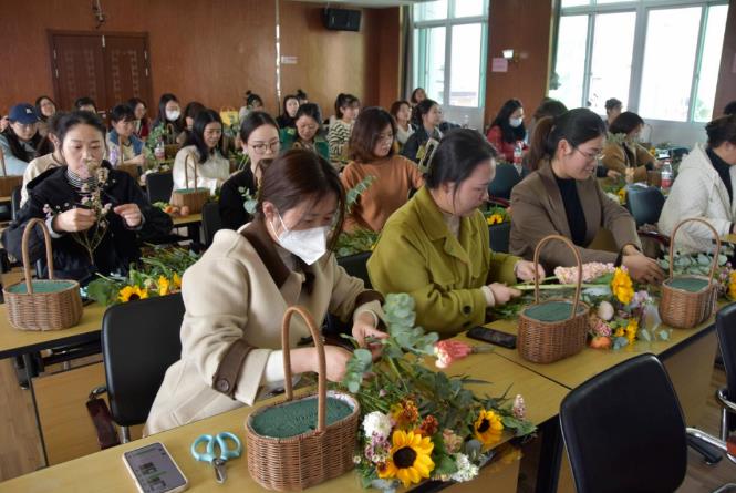 九江市生態(tài)環(huán)境局開展“學習貫徹二十大 巾幗建功展芳華 ”三八婦女節(jié)活動